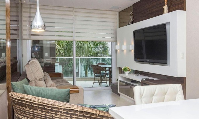 Centro Apartment | Boulevard 205A - Excelente apartamento em condomínio de luxo no centro de Bombinhas - Piscina - Jacuzzi - Academia - Portaria 24h.