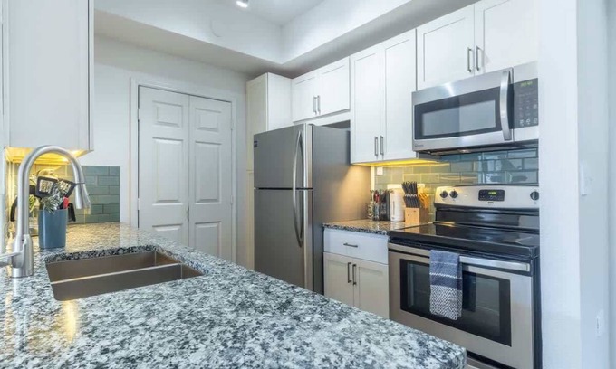 Irving Apartment | Boulevard Stays Comfy King 1BR Pool, Gym & Free Parking 05