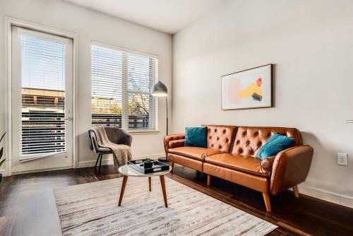 Richardson Apartment | Boulevard Stays Direct Trail Access Parking Pool Gym 01