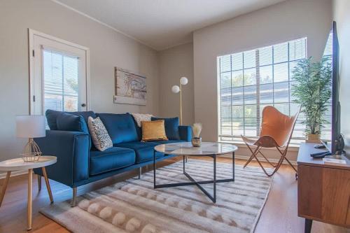 Irving Apartment | Boulevard Stays Quiet 1BR King Suite Pool Gym Parking 01