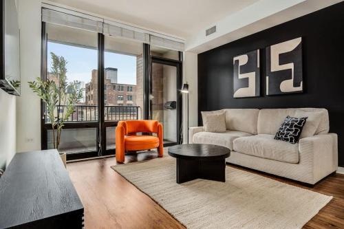 Near North Side Apartment | Boulevard Stays Walk Everywhere 5 mins to Magnificent Mile River North 01