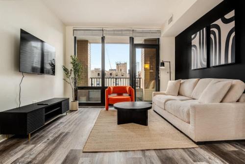 Near North Side Apartment | Boulevard Stays Walk Everywhere 5 mins to Magnificent Mile River North 04