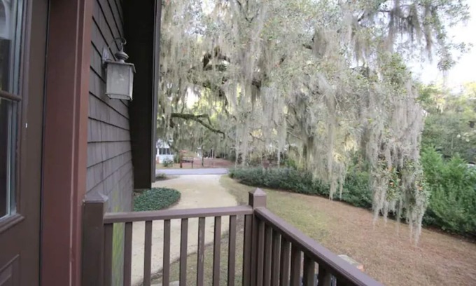 Olde Town Apartment | Boundary Street Getaway!