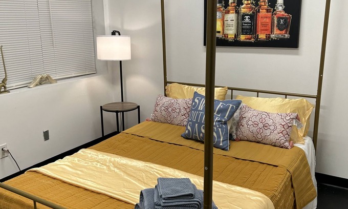 Fairgrounds Bed & Breakfast | Bourbon, Art & Sport Center nBoutique BnB inside Art Gallery WALK EVERYWHERE!