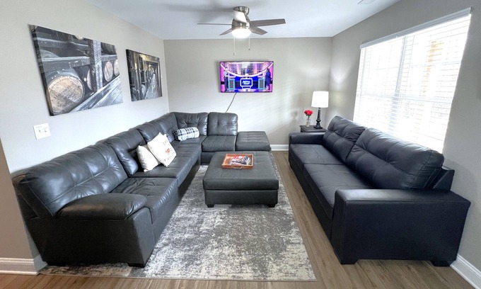 Georgetown House | Bourbon Chaser- Horse Park 12min, Ark 30min, Hot Tub, 4 Bedrooms, Walk Downtown