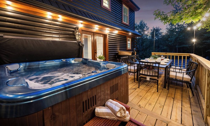 Nazareth Cabin | Bourbon Country Cabin - Game Room, Fire Pit, and Hot Tub