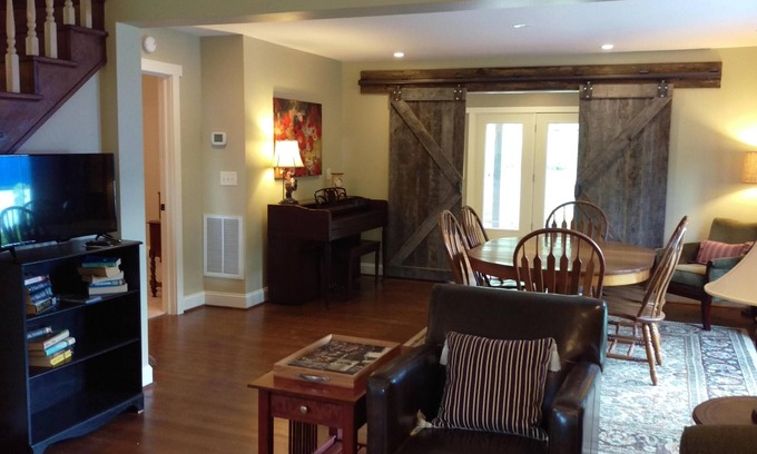 Midway House | Bourbon Trail, Horse Park & Farms, Keeneland, Vineyard & Winery