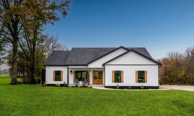 Southville Apartment | Bourbon Trail*Hot Tub*Sauna*Mini Golf*WiFi*EVSE