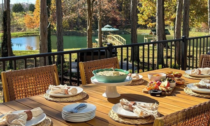 Willisburg Cabin | Bourbon Trail Log Cabin w/Pond*Hot Tub & Speakeasy