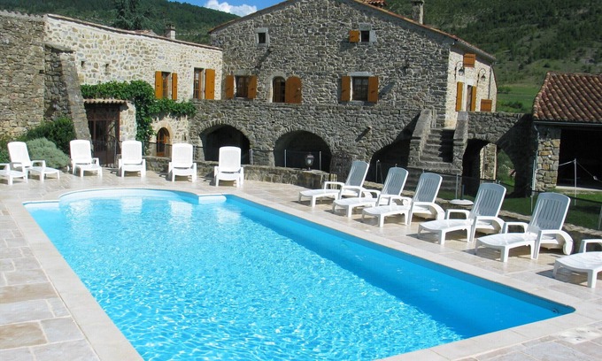 Vesseaux House | BOURGEOIS HOUSE 10 PEOPLE, LARGE PRIVATE POOL, PROPERTY OF 3500 m2