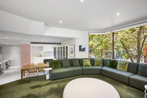 Chinatown Apartment | Bourke Street Urban Retreat