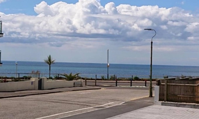 Southbourne Apartment | BOURNECOAST: MODERN PROPERTY WITH SEA VIEWS OPPOSITE THE SANDY BEACH - FM6193