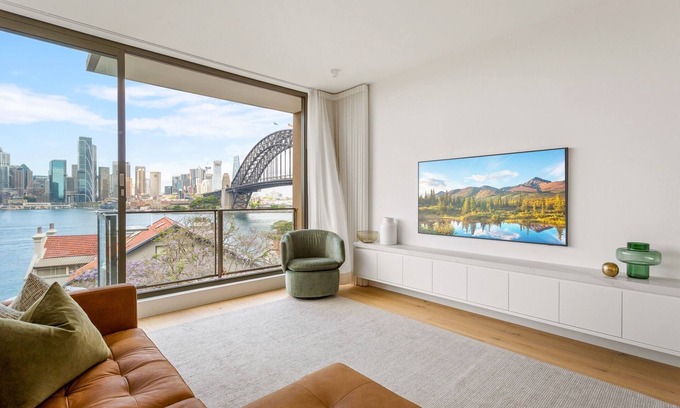 Kirribilli Apartment | Boutique 2-Bed with Stunning Sydney Harbour Views