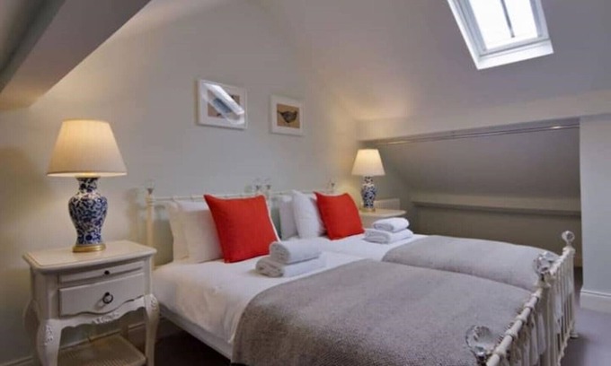 Winchester Apartment | Boutique 2 Bedroom (Sleep 5) Cottage Nr Winchester