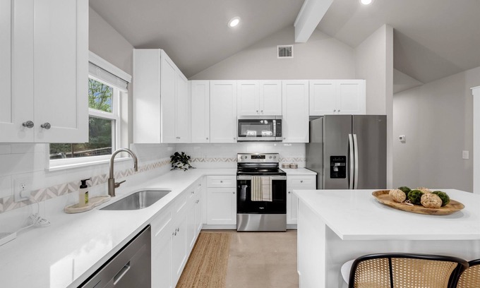 Granite Shoals House | Boutique Airbnb Near LBJ | Game Room | Pet Friendly