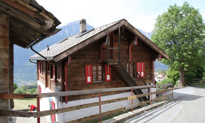 Erschmatt Apartment | Boutique Apartment in Valais with Balcony