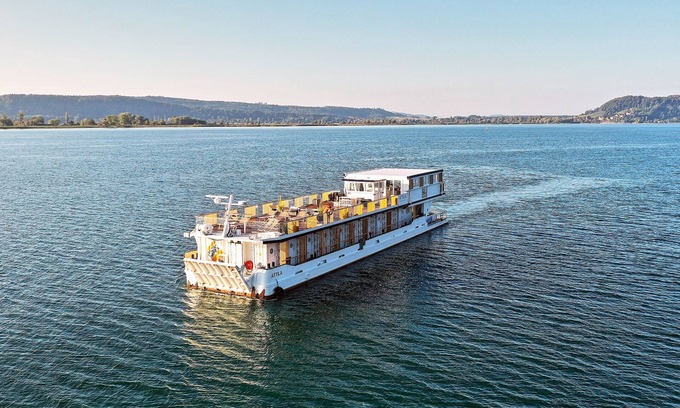 Bas-Vully Boat Rental | Boutique Boat Hotel Attila