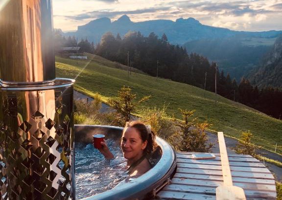 Ormont-Dessous Ski Chalet | Boutique Chalet Panoramic Views Hot Tub