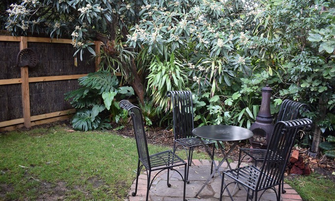 Seymour Bed & Breakfast | Boutique creek side B&B. Walking distance to everything.