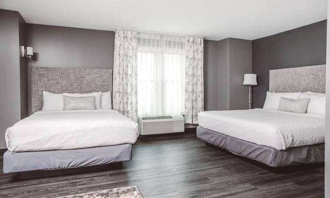 Zion Hotel | Boutique Elegance with Firepits Near Beach Park & Theatre