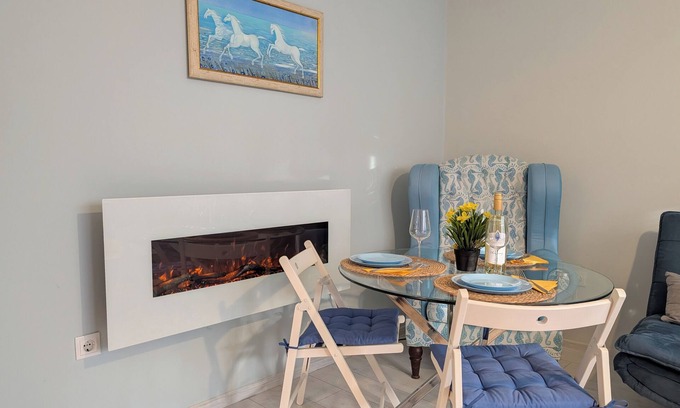 Burgas Center Apartment | Boutique Flora Apartment with WiFi and AC in Burgas