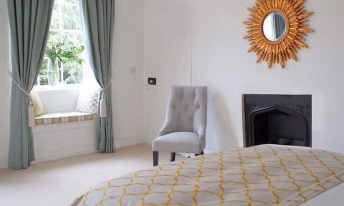 Earls Barton Hotel | Boutique Historical Country House -franklin Suite