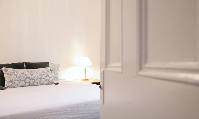 Peterborough Apartment | Boutique Hotel Style King Bed Centrally Located