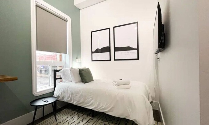 Thunder Bay Apartment | Boutique Hotel - Suite #8 Single