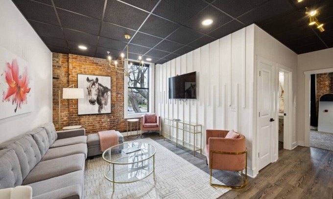 Jackson Hotel | Boutique Hotel | The Kentucky Oaks Suite