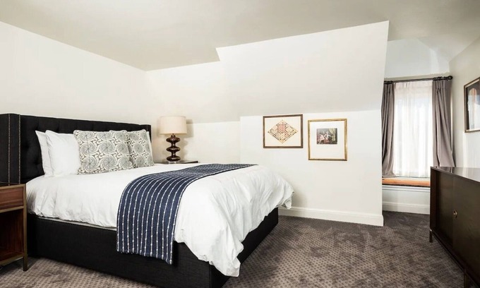 West Campus Hotel | Boutique Hotel with a Touch of History & Pool - Near Capitol Building