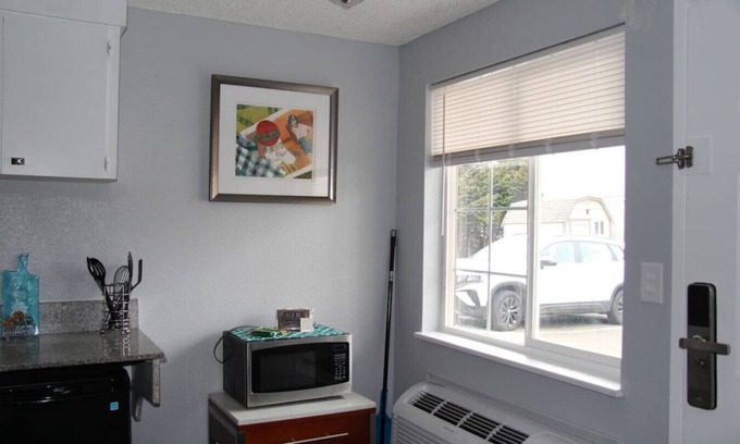 West Hills Apartment | Boutique Naval Suites Room 222