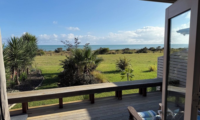 Waiotahi Apartment | Boutique oceanfront accommodation