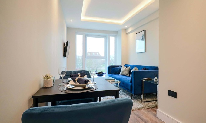 Welwyn Garden City Apartment | Boutique One Bedroom in Welwyn Garden City - Free Wifi