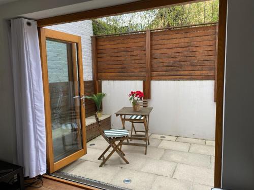 Thamesfield Apartment | Boutique Putney Riverside Apartment