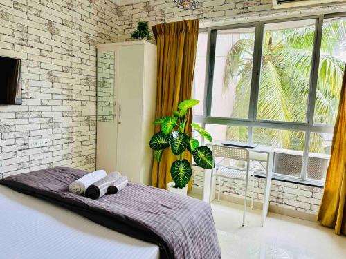 Koregaon Park Apartment | Boutique Room in Koregaon Park. WiFi, Ac, Smart Tv