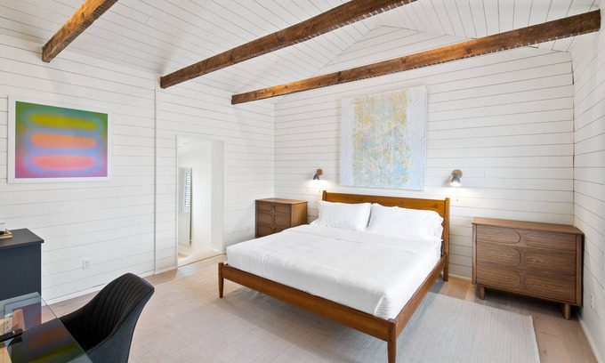 North Downtown Hotel | Boutique Room steps from Downtown Mall | Rose Jean - Room #3
