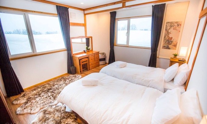 Rusutsu Ski Chalet | Boutique Rusutsu Holiday Chalet 10 minutes to ski lift