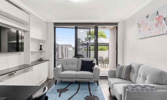 Essendon Apartment | BOUTIQUE STAYS - Lilly Pilly