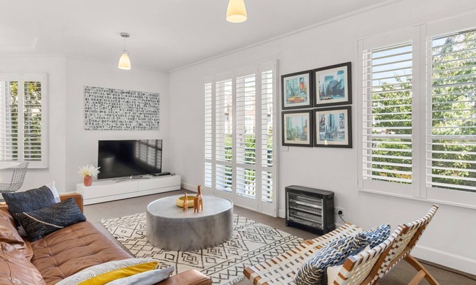 East Melbourne Apartment | BOUTIQUE STAYS - Wellington Mews