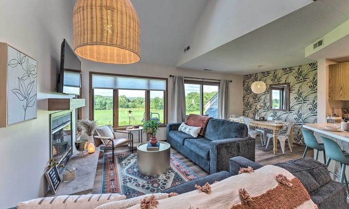 The Galena Territory House | Boutique townhome w/fire pit, KING bed, mezzanine loft & golf views!