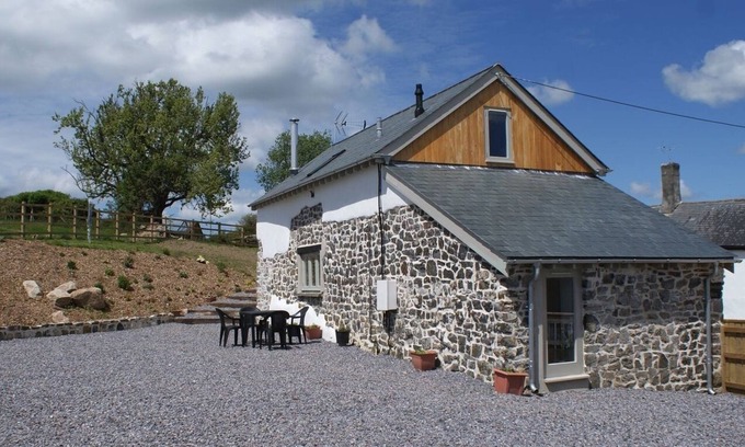 Sticklepath Cottage | BOWBEER BARN, pet friendly, with open fire in Drewsteignton