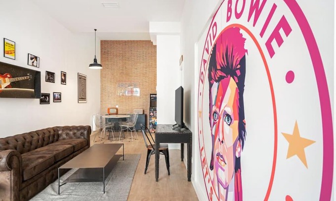 Almendrales Apartment | Bowie House - Madrid River-A-SALVAD