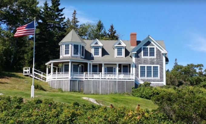 Vinalhaven House | Bowsprit Point on Crockett's Cove