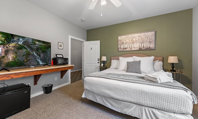 Blue Ridge Apartment | *Box Car*Downtown Blue Ridge|Southern Charm Suites