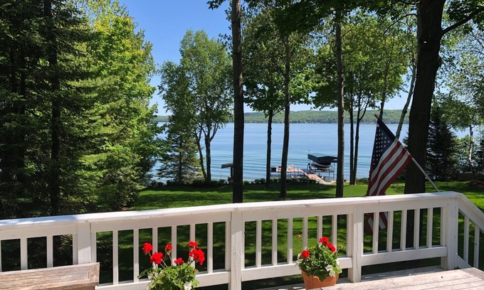 East Jordan House | Boyne City Family friendly beachfront getaway