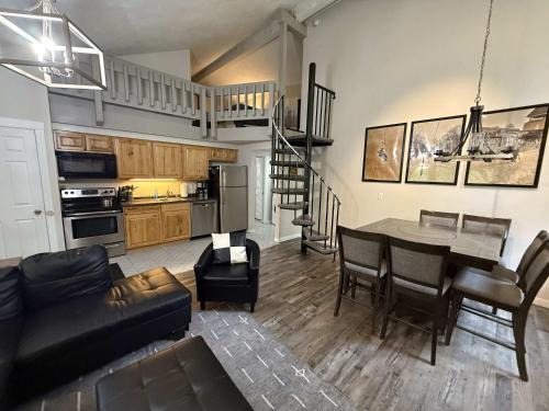 Boyne Falls House | Boyne Mountain Condo -Sleeps 12