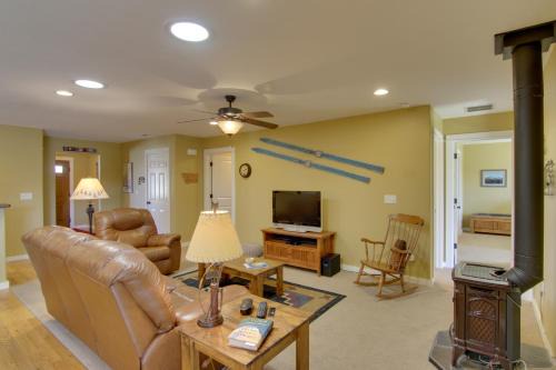 Four Corners Apartment | Bozeman Condo with Grill about 2 Mi to Hot Springs!