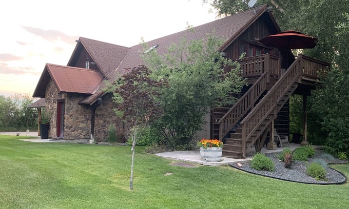 Bozeman House | Bozeman secluded LUXURY home with AMAZING Bridger Mtn. Views