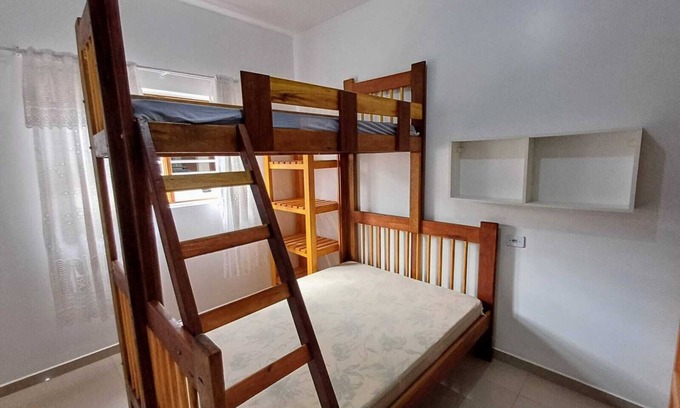 Guaratuba House | House 300 meters from Balneário Coroados Beach