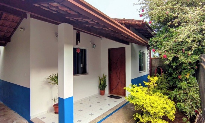 Cachoeiras de Macacu House | House with 2 bedrooms, barbecue and garage. Close to the river. Pets accepted!